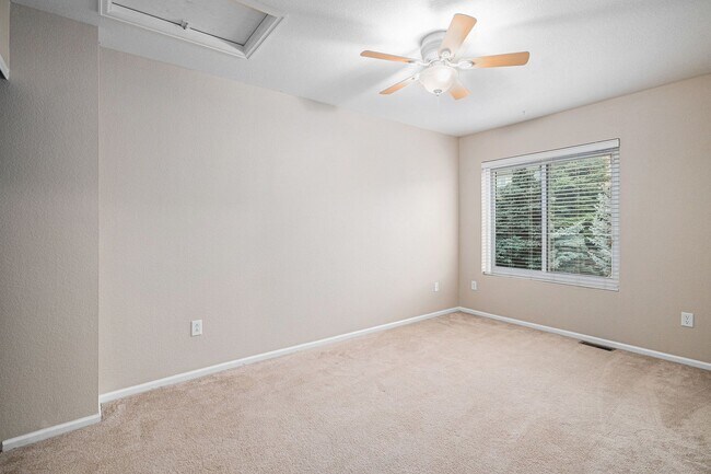 Building Photo - 4 Bedroom 2.5 Baths in the Meadows Castler...