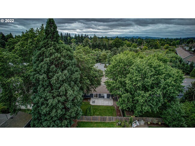 Building Photo - Lovely Ranch style home with park like rear fenced yard, Commonwealth lake Park just around the c...