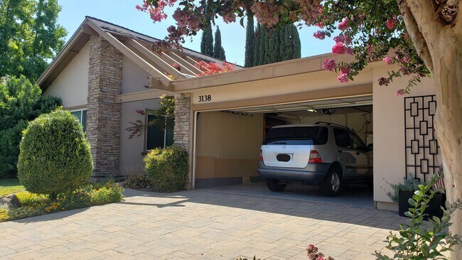 Building Photo - Charming 3BR/2BA Single-Family Home in Desirable Pleasanton Neighborhood!