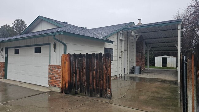 Building Photo - Make This West Boise Home Your Holiday Haven — 3 Beds, 2 Baths!