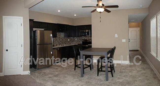 Building Photo - 2176 SW Timbertrace Ln