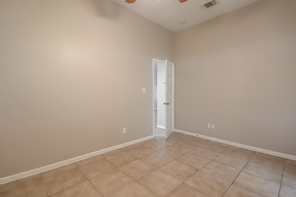 Building Photo - 10471 Twin Circles Dr