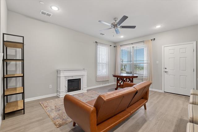 Building Photo - 2200 Davenport Dr