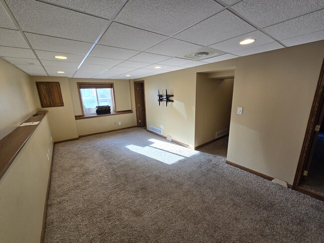 Building Photo - 802-811 11th Ave N