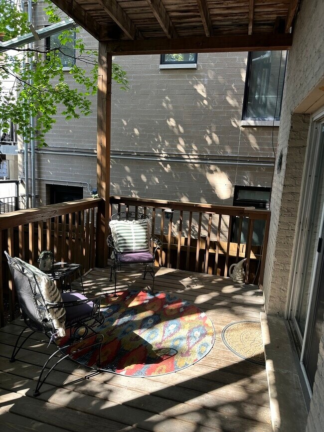 Building Photo - 957 W Montana St