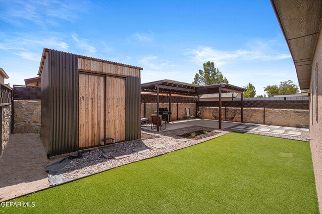 Building Photo - 4081 Tierra Bronce Dr