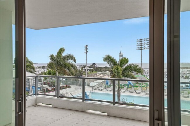 Building Photo - 301 1st St S