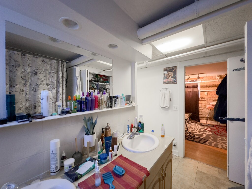 Building Photo - 3701 N Racine Ave