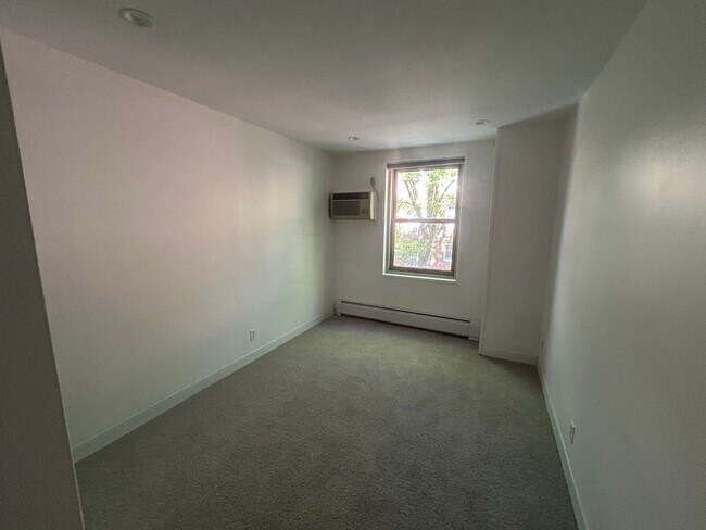Building Photo - 3 Bed on Camelot Ct | Brighton | Available Now