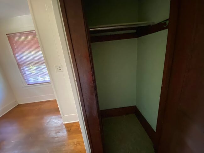 Building Photo - Private Room 714