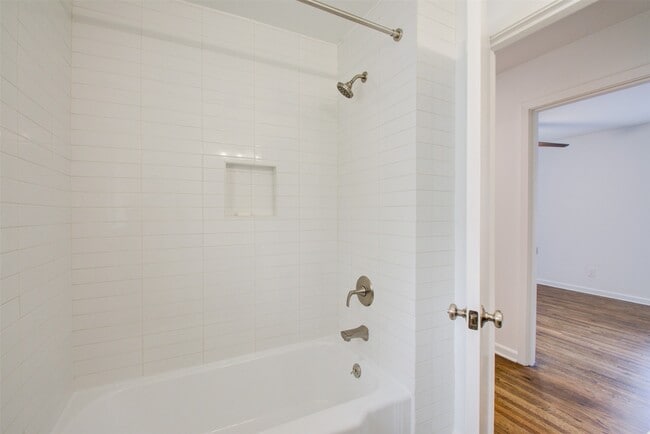 Building Photo - 8939 Rockhurst Dr