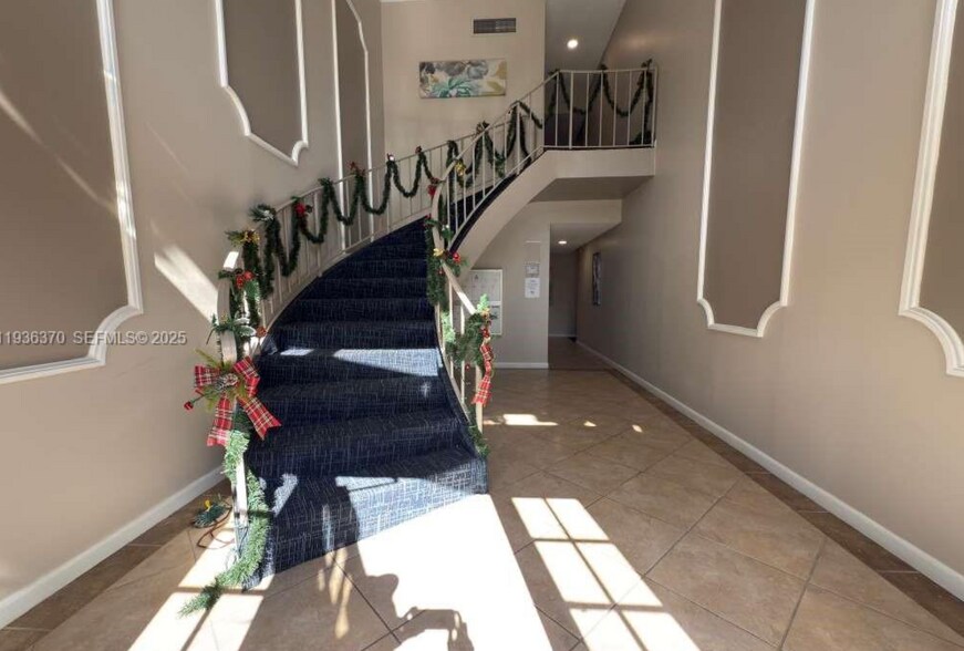 Building Photo - 9001 Jacaranda Ln