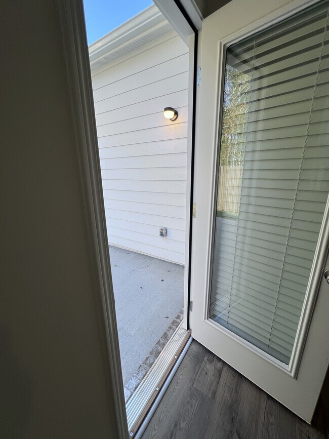 Building Photo - 6092 Knickerbocker Street