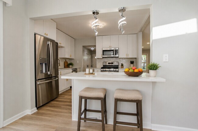 Building Photo - 7777 Ramsgate Cir S
