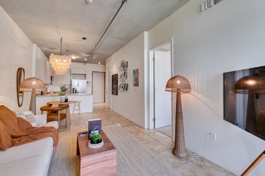 Building Photo - 353 E Bonneville Ave