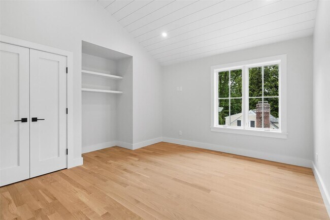 Building Photo - 2 Lavender Ln