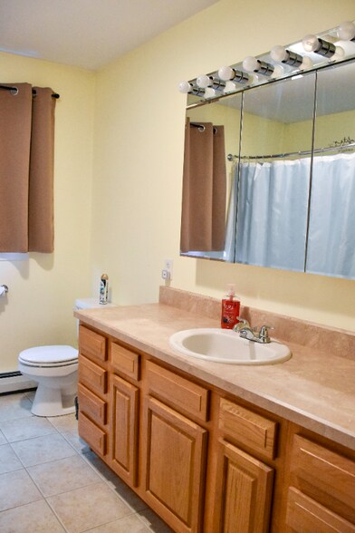 Building Photo - 588 6th Ave