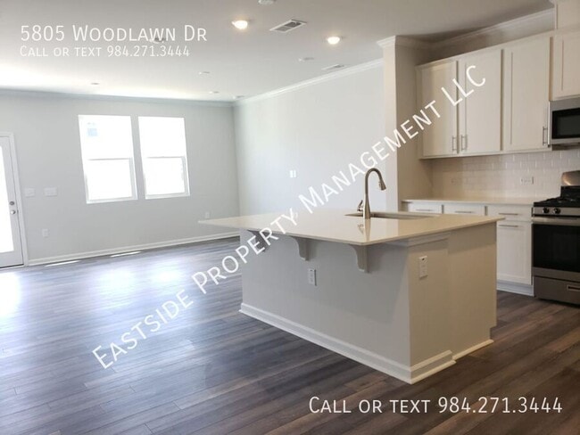 Building Photo - 5805 Woodlawn Dr