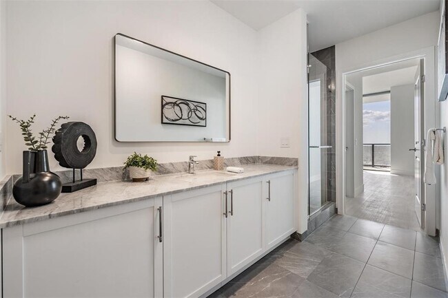 Building Photo - 3015 S Ysabella Ave