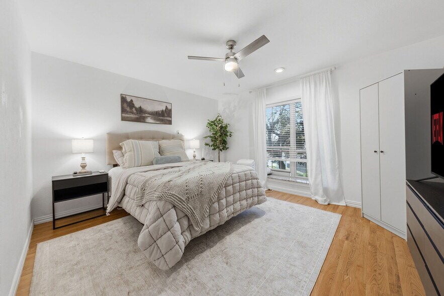 Building Photo - 5057 Les Chateaux Dr