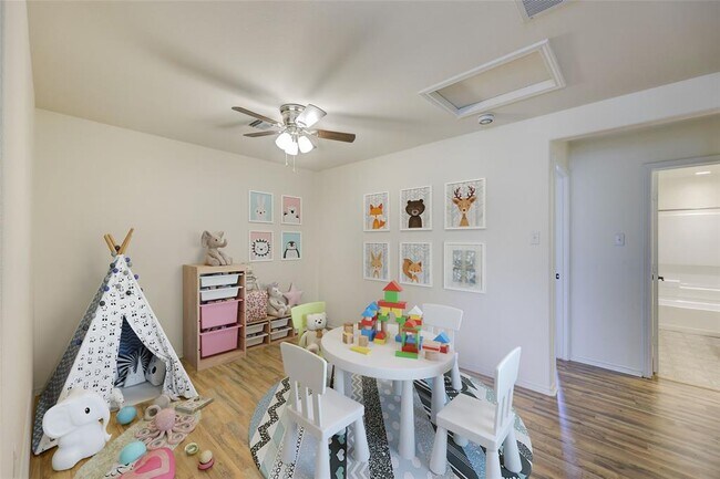 Building Photo - 841 Water Hyacinth Loop