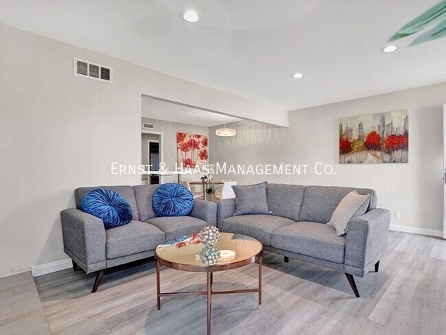 Building Photo - 17071 Oak Ln