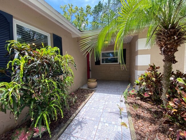 Building Photo - Wekiva home ready for move in! 3B/2B, 2 se...