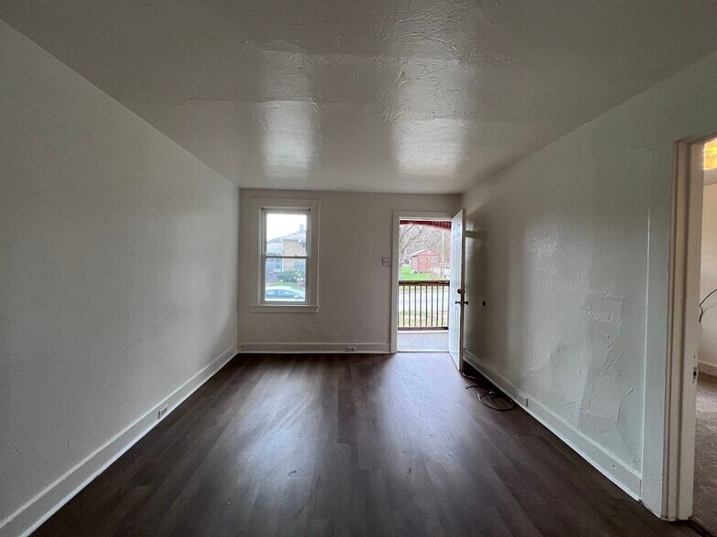 Building Photo - 614 Short St