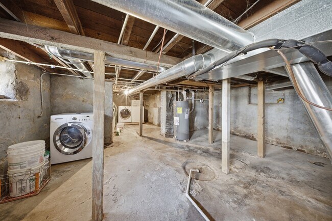 Building Photo - 810 Superior St