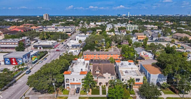 Building Photo - 213 S Westland Ave