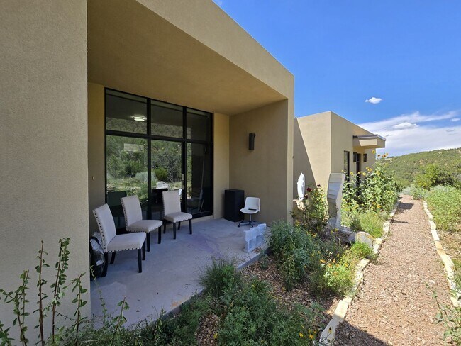 Building Photo - 2618 Summit Ct