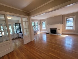 Building Photo - 2541 N Lake Dr