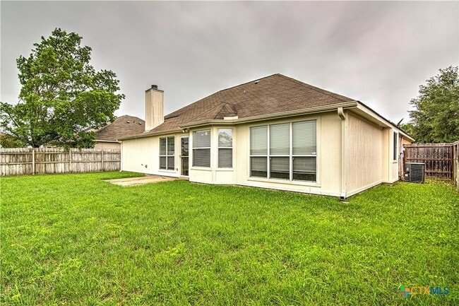 Building Photo - 5005 Warwicke Dr