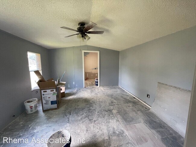 Building Photo - 2 br, 2 bath House - 4873 Cleveland Street...