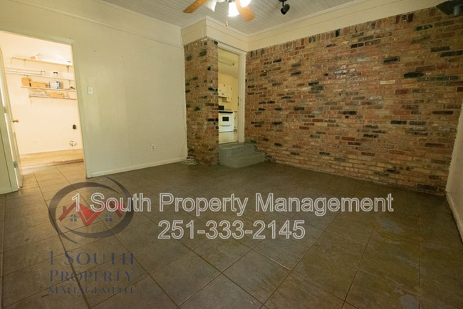 Building Photo - 5520 Vienna Ave