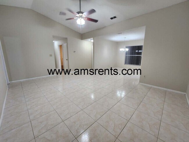 Building Photo - Spacious 3 bedroom 2 bath in Kissimmee