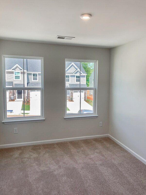 Building Photo - 830 S Buncombe Rd