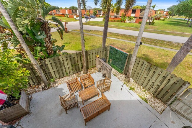 Building Photo - 3750 Victoria Dr