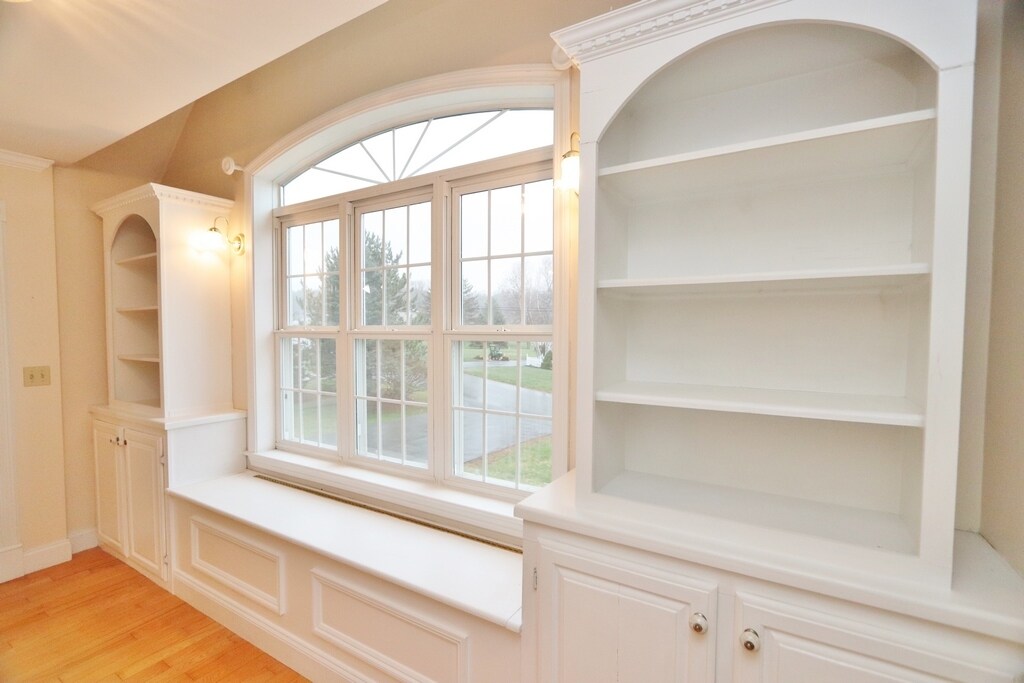 Building Photo - 21 Longmeadow Dr