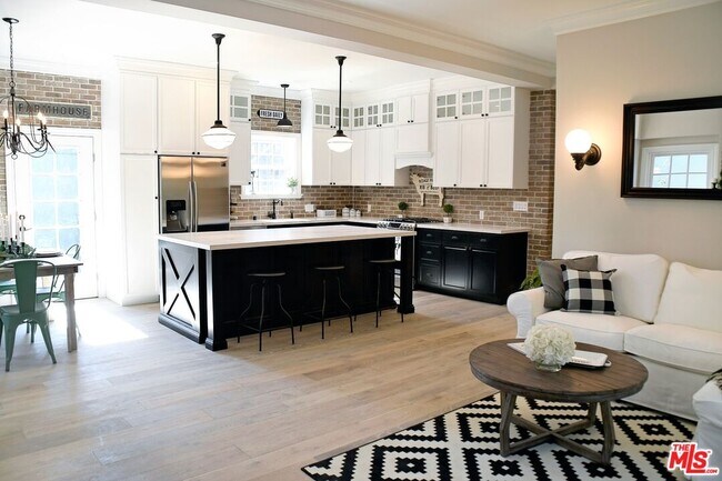 Building Photo - 137 N Harper Ave