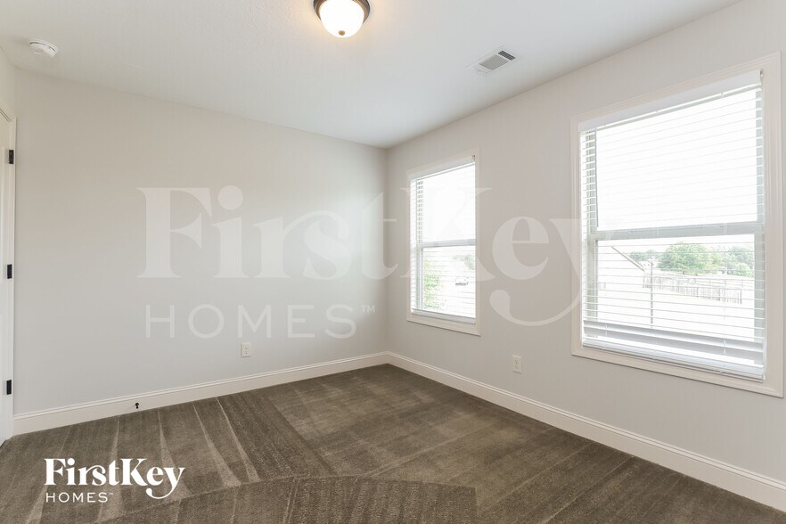 Building Photo - 537 Cambridge Farms Dr