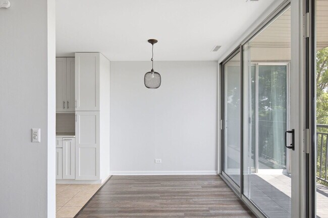 Building Photo - 5950 Oakwood Dr