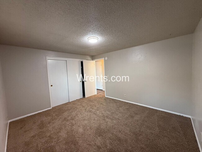 Building Photo - 2318-2320 E Dalke Ave