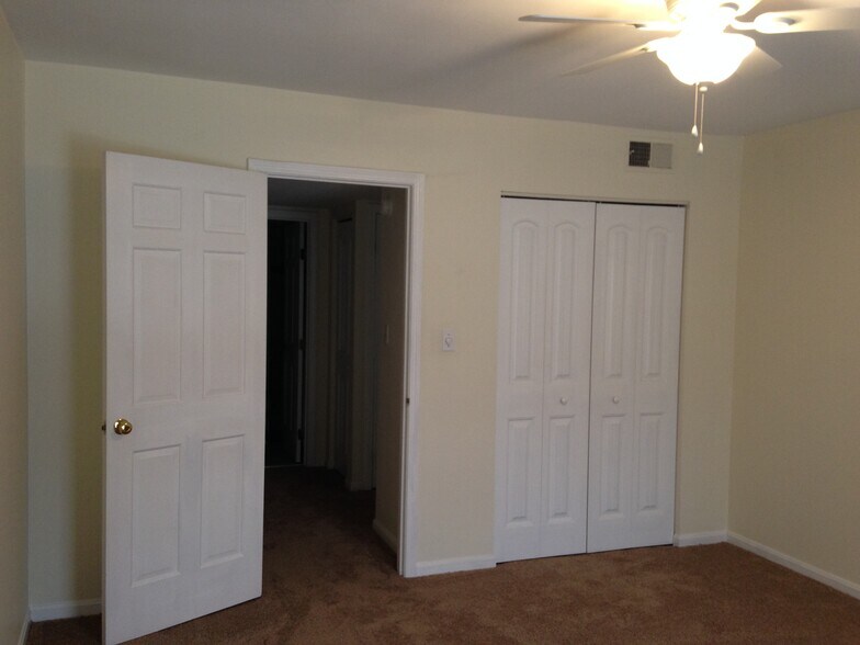 Building Photo - 809 Highwood Dr
