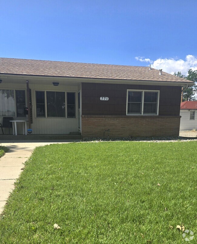 Building Photo - 771 Kennedy Ave