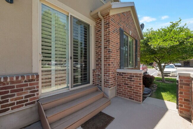 Building Photo - Resort-Style Living near Traverse Mountain