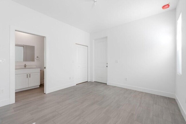 Building Photo - 3707 Saginaw Ave