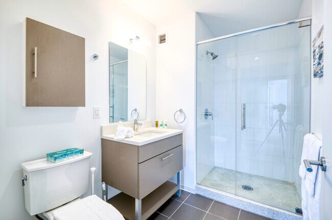 Building Photo - 250 Kendall St