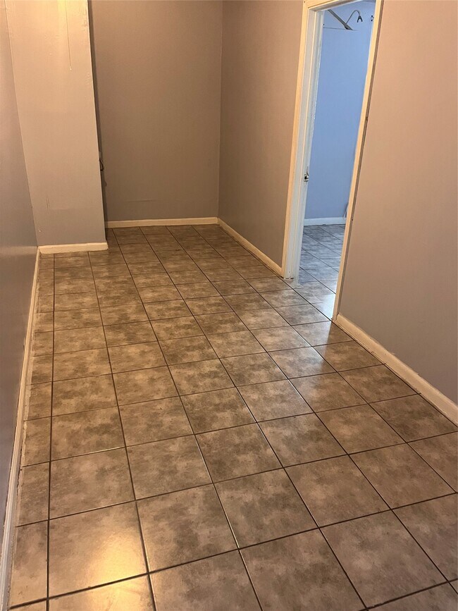 Building Photo - 11714 Lamprey St
