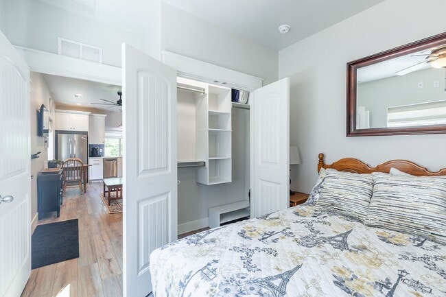 Building Photo - Charming Fully Furnished 1 Bedroom, 1 Bath...